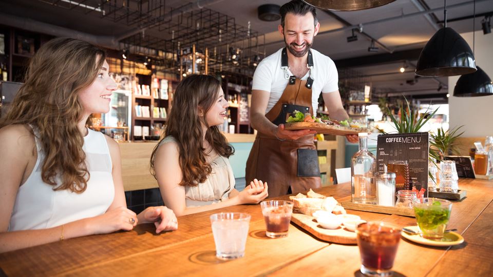 Witte rook in horeca: eindelijk loonsverhogingen