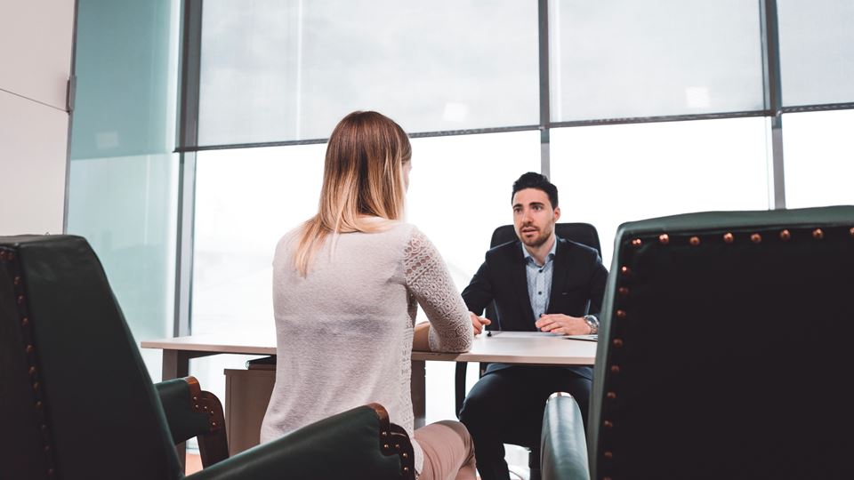‘Weg met het beoordelingsgesprek’