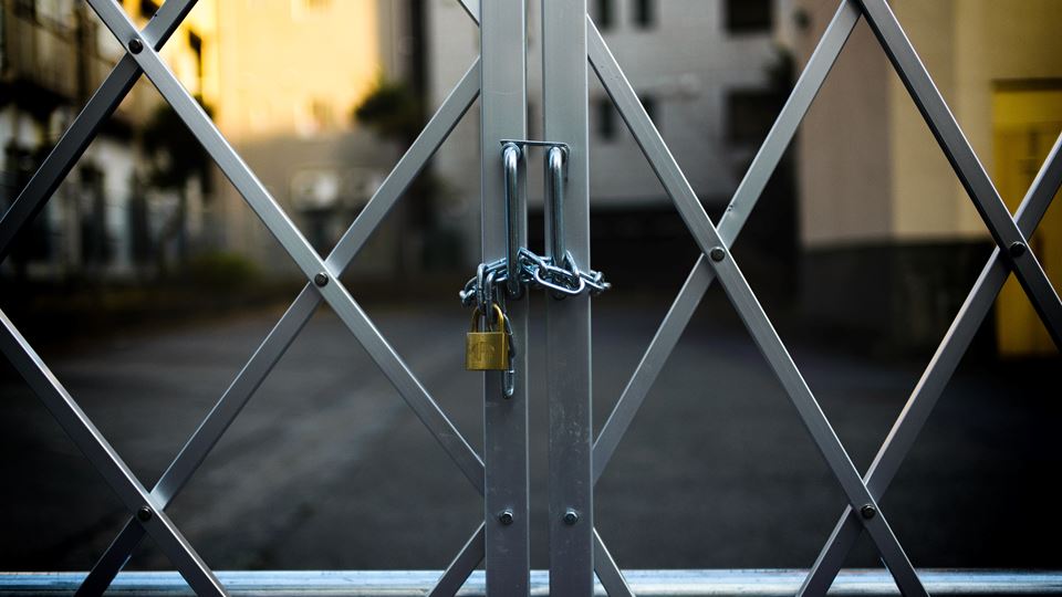 Werknemers wéér in staking bij glasfabriek Maastricht