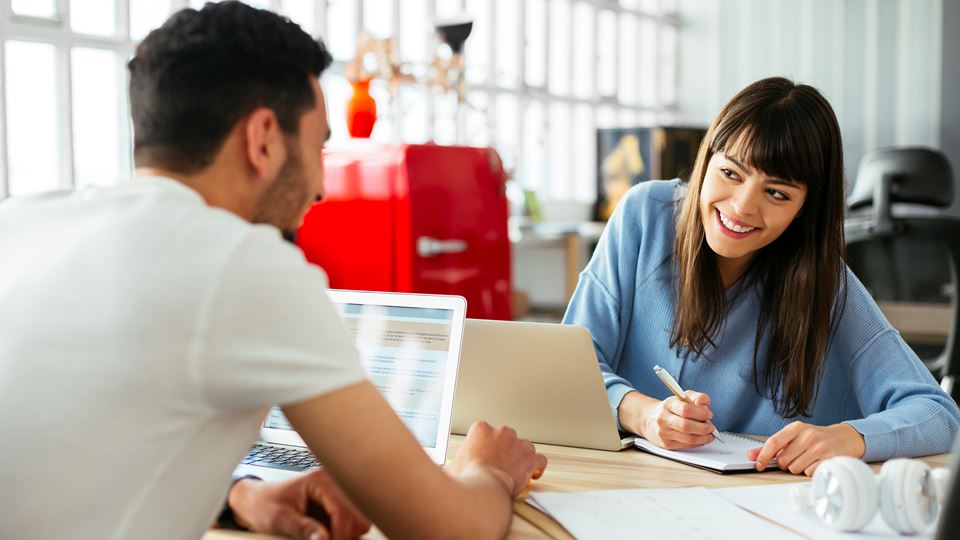 Een op de zes managers heeft oogje op werknemer
