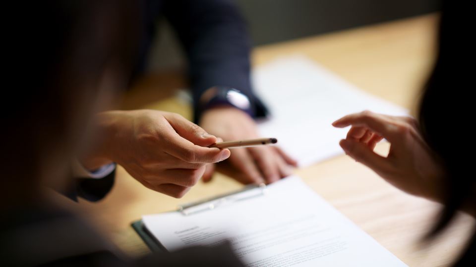 Werkgevers bieden steeds vaker vast contract aan