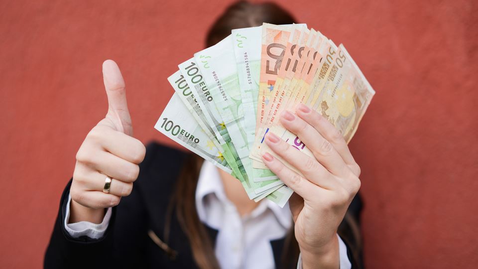 Minimumloon met ruim tweehonderd euro omhoog