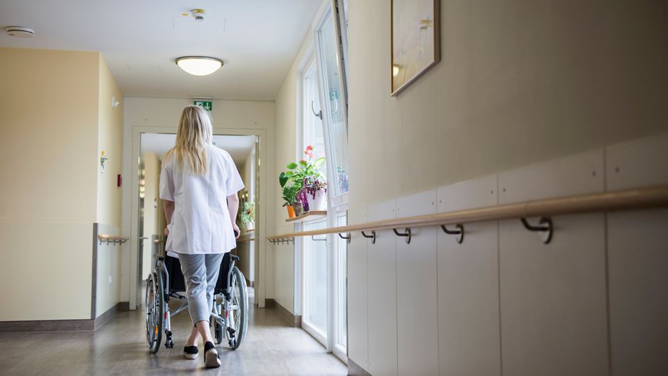 Personeel in de zorg krijgt ‘unieke loonsverhoging’