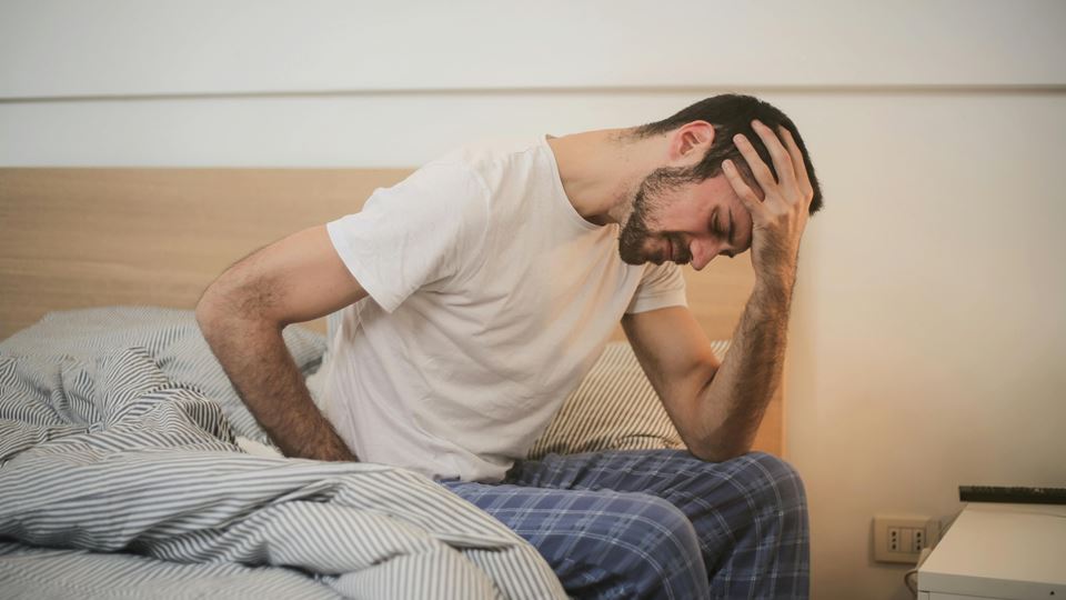 Vrouwen melden zich vaker ziek dan mannen